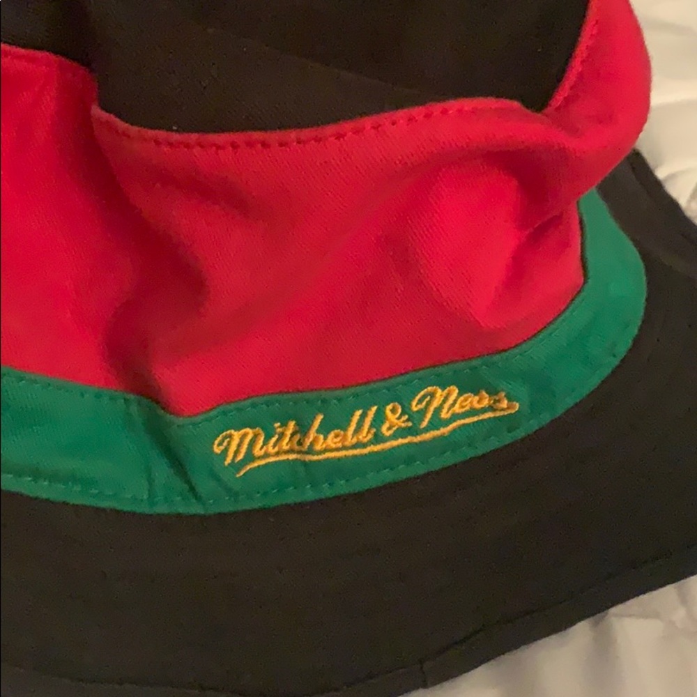 Bucket hat - Picture 2 of 2